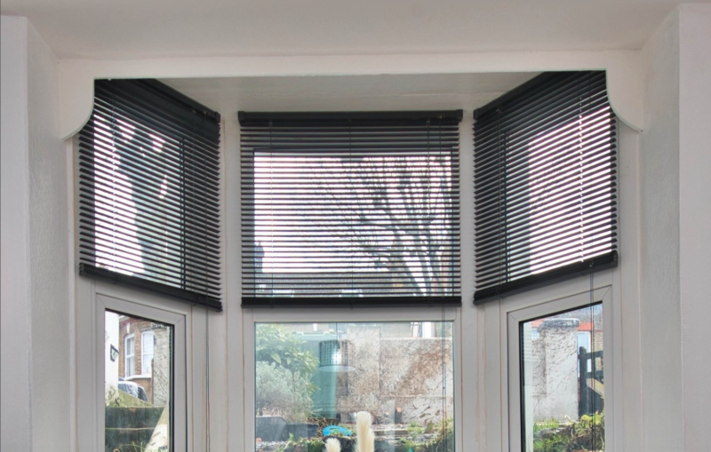 Made-to-measure curtains fitted to a bay window